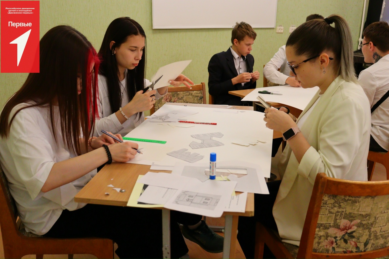 Экс-участники иммерсивной экскурсии по улице К. Маркса попробовали себя в роли архитекторов